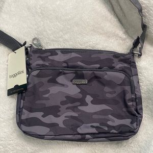 🤍🖤Baggallini Joey Large Crossbody, Shades of Gray Camo